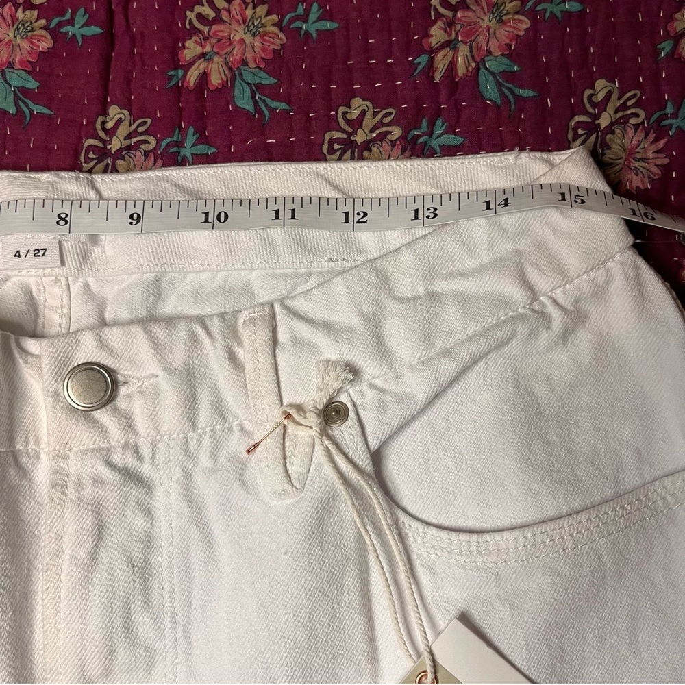Good American White High Rise Mom Jean - Picture 6 of 10